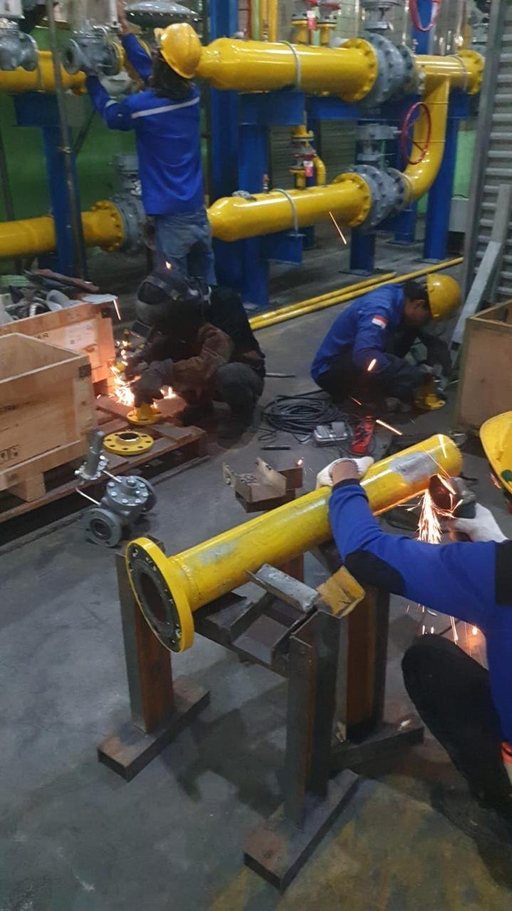 Pipe welding during gas line installation
