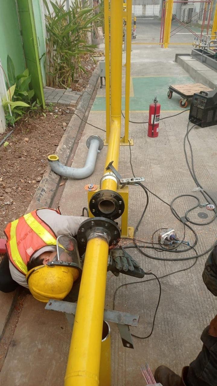 Pipe joint work on a gas line