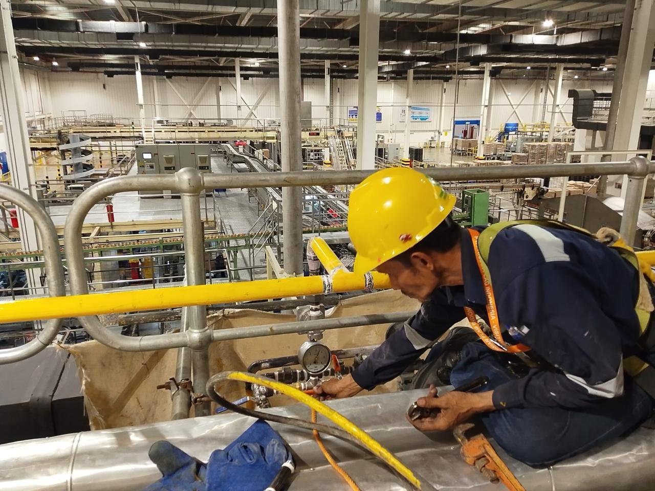 Technician working on a yellow gas pipe